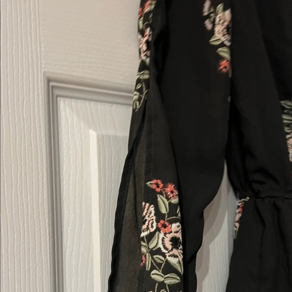 Streetwear Society Black Floral Blouse - Picture 4 of 6